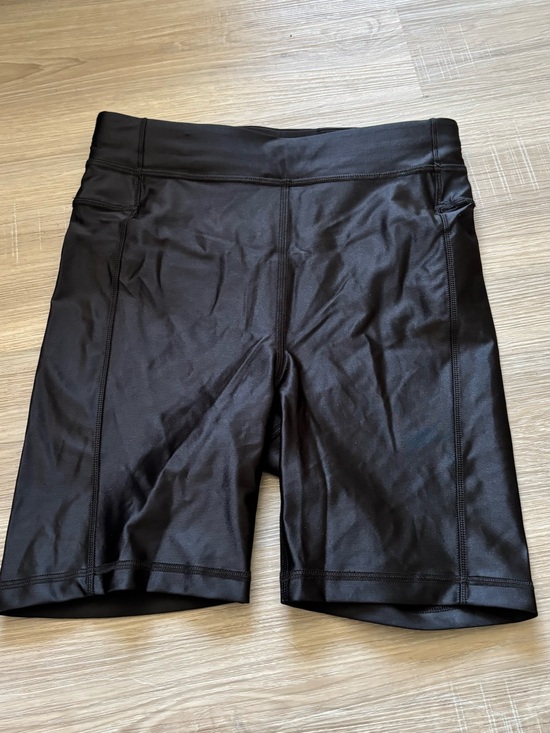 lululemon athletica Pants - Lululemon Women’s Black Satin Shine High-Rise Short 6" Size 4 Four Way Stretch